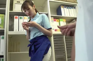 Khi vợ anh là Tiểu Mễ làm việc nhà, cô ấy lại nghĩ đến những người bạn tình trước đây của mình...